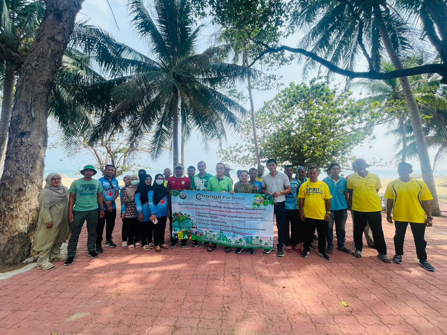 โครงการทีมงานได้ลงพื้นที่ หาด เพื่อเก็บกวาดขยะ ทำความสะอาด เพื่อต้อนรับนักท่องเที่ยว